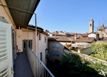 Vista - Bilocale piazza Mercato delle Scarpe, Bergamo (zona Città Alta) - foto 1