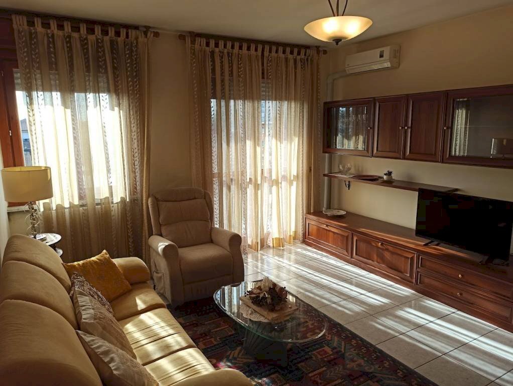 Salone - Appartamento corso Roma, 51/b, Trecate - foto 3