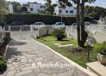 Giardino - Villa a Schiera via Arcangelo Corelli, 112, Latina - foto 1