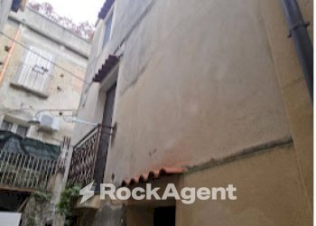 Facciata - Casa indipendente vico Giuseppe Giusti, Gioiosa Ionica - foto 2