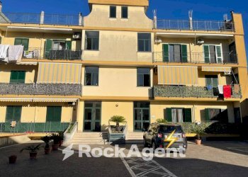 Facciata - Quadrilocale via Publio Virgilio Marone 10, Poggiomarino - foto 1