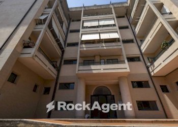 Facciata - Negozio viale dei Bizantini, 75, Catanzaro - foto 36