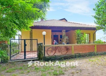 Facciata - Trilocale via del Poggio, 10, Varazze - foto 1