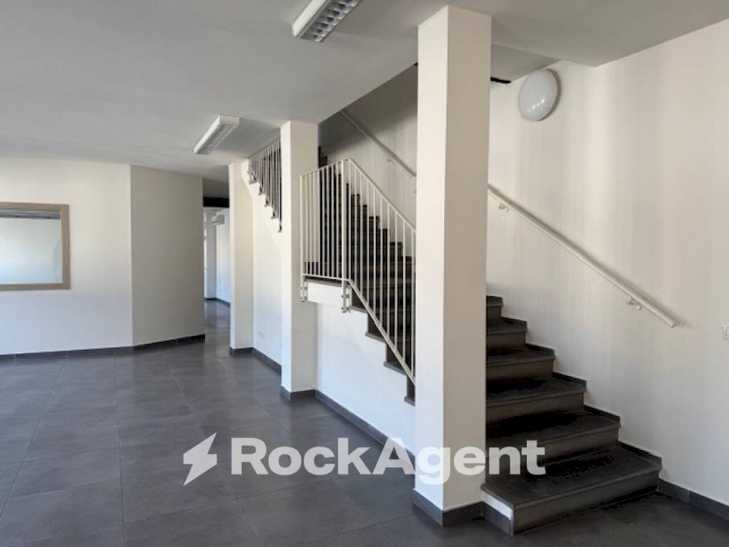 Interno palazzo - Office largo Remo Coen, Parma - photo 2