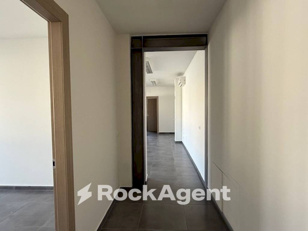 Corridoio - Office largo Remo Coen, Parma - photo 3