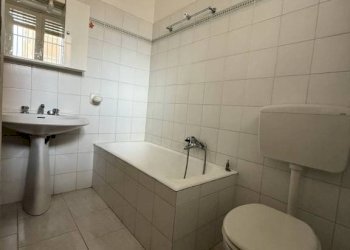 Bagno - Appartamento via Principessa Maria, 9, Sassari - foto 10