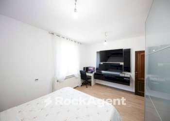 Camera da letto - Three-room apartment via Monte Grappa, 3, Mignanego - photo 15