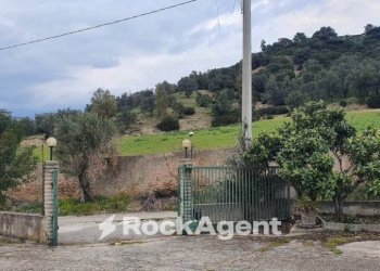 Posto macchina - Stabile - Palazzo strada Statale 107 Silana Crotonese, Rende - foto 1