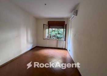 Camera da letto - Bilocale via Sanzeno, 15, Roma - foto 15