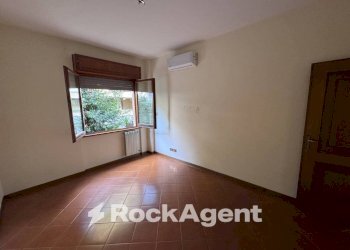 Camera da letto - Bilocale via Sanzeno, 15, Roma - foto 16