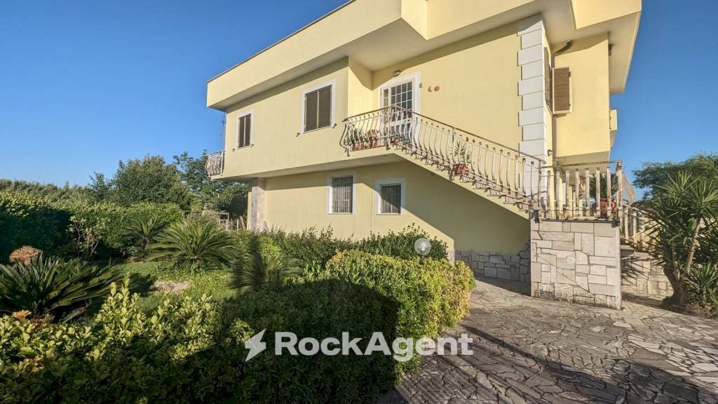 Facciata - Villa via Torretta Rocchigiana, Priverno - foto 2