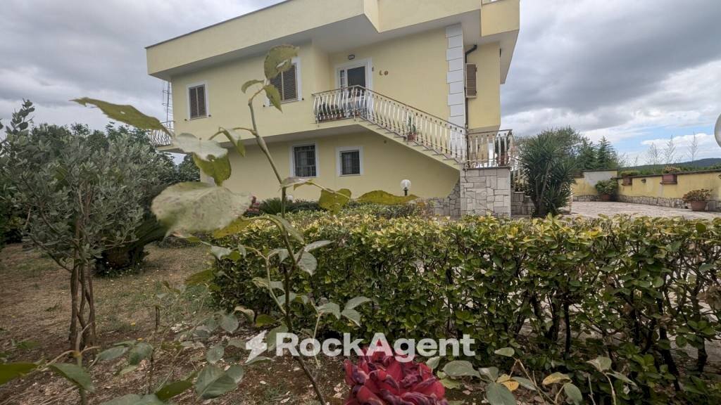 Facciata - Villa via Torretta Rocchigiana, Priverno - foto 3