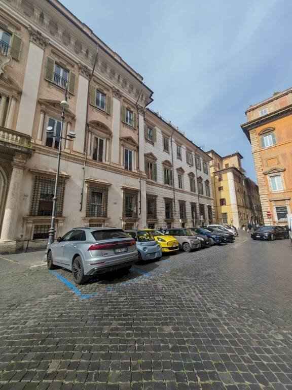 Zona - Office piazza dei Santi Apostoli, 80, Roma (neighborhood Centro Storico) - photo 1