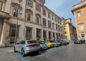 Zona - Office piazza dei Santi Apostoli, 80, Roma (neighborhood Centro Storico) - photo 1