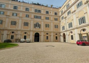Cortile interno - Office piazza dei Santi Apostoli, 80, Roma (neighborhood Centro Storico) - photo 6