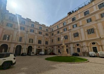 Cortile interno - Office piazza dei Santi Apostoli, 80, Roma (neighborhood Centro Storico) - photo 9