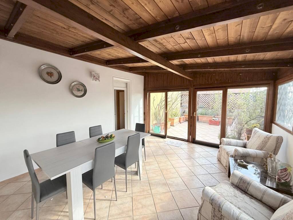 Soggiorno - Attico via Gian Luca Squarcialupo, 20, Roma - foto 1