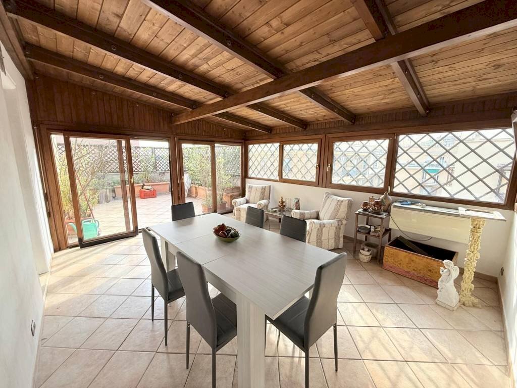 Soggiorno - Attico via Gian Luca Squarcialupo, 20, Roma - foto 3