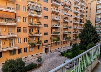 Balcone - Appartamento via Lucrino, 41, Roma - foto 14