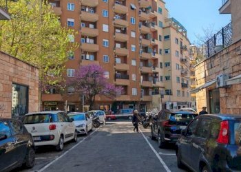 Facciata - Appartamento via Zanzur, 32, Roma - foto 1