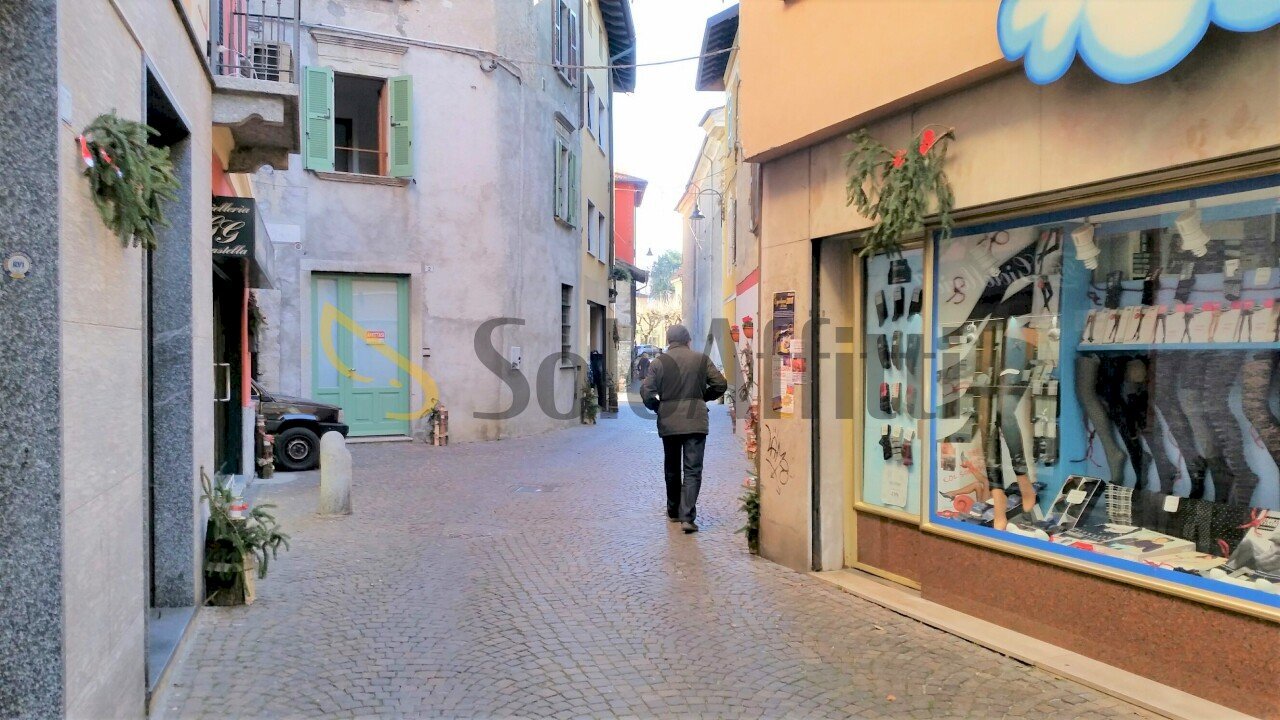 1.jpg - Locale Commerciale Porlezza - foto 2