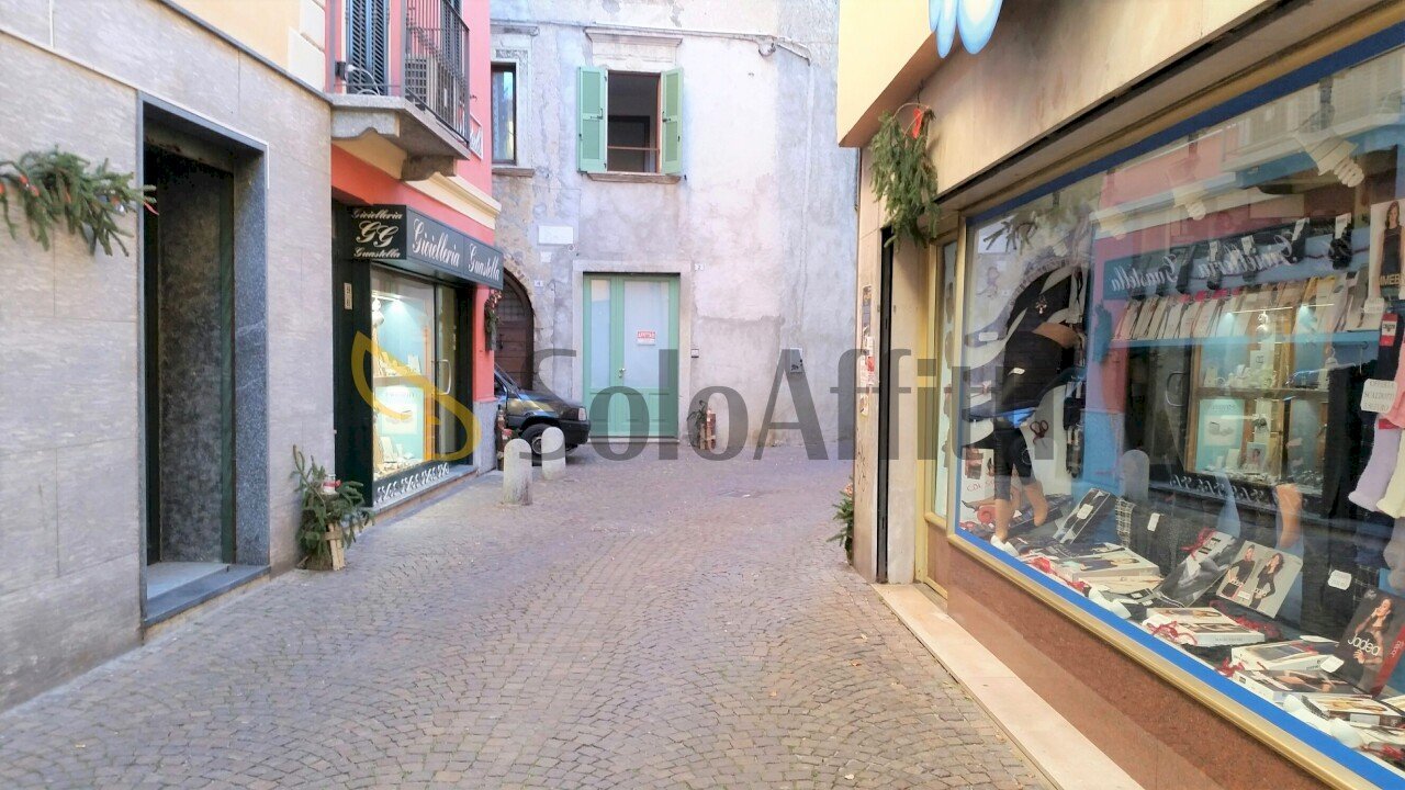 2.jpg - Locale Commerciale Porlezza - foto 3