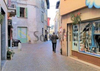 1.jpg - Locale Commerciale Porlezza - foto 2