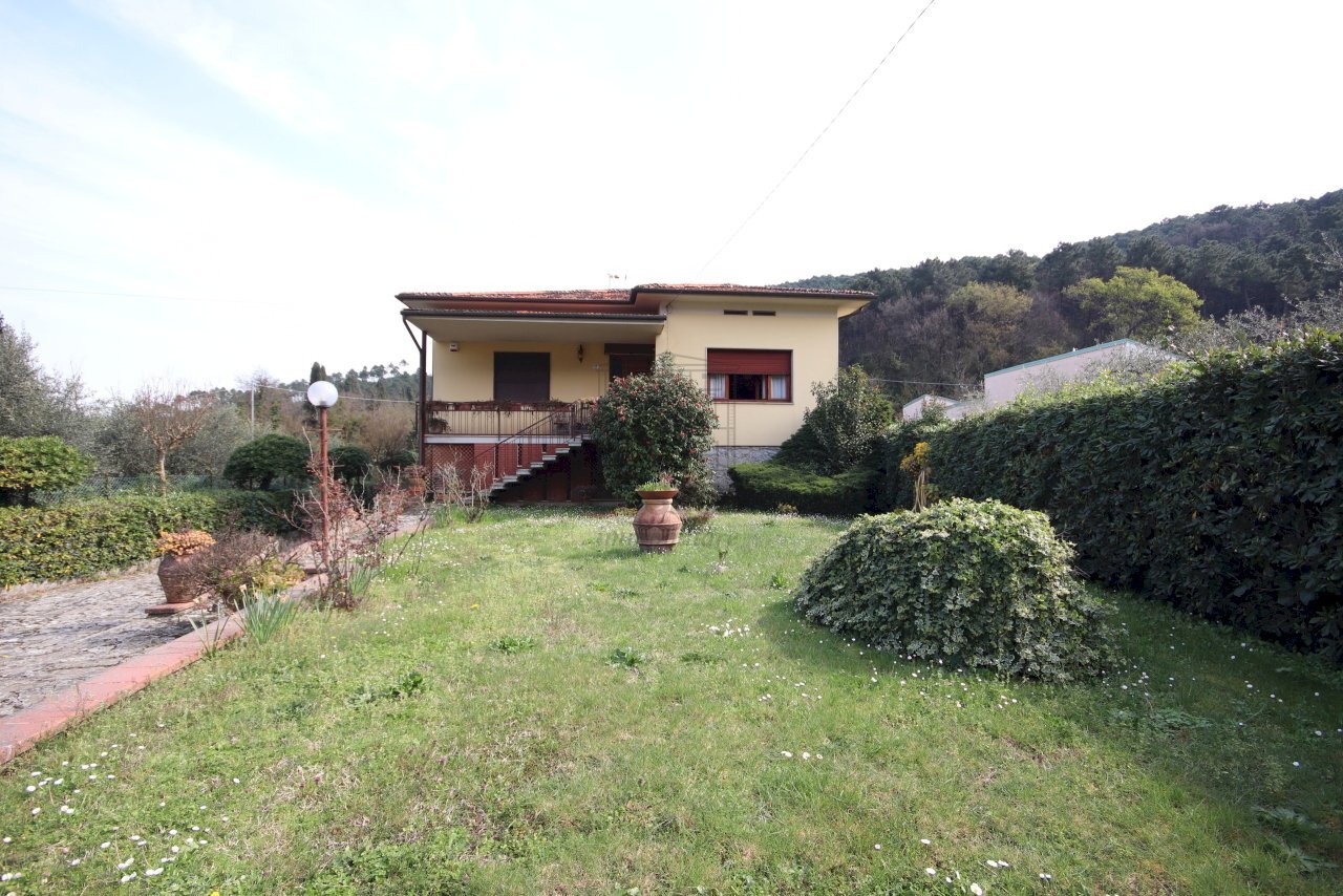 Villa singola divisa in 2 appartamenti - IA04201 ( - Villa Via Capo di Vico 3A, Lucca - foto 2
