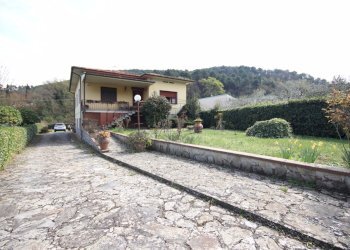 Villa singola divisa in 2 appartamenti - IA04201 ( - Villa Via Capo di Vico 3A, Lucca - foto 1