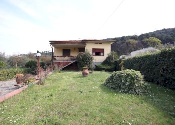 Villa singola divisa in 2 appartamenti - IA04201 ( - Villa Via Capo di Vico 3A, Lucca - foto 2