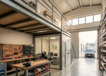 Nano Banana 2 resolution 1066x992_____Photorealist - Shed Santo Stefano di Magra - photo 1