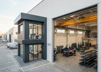 Nano Banana 2 Photorealistic industrial warehouse - Shed Massa - photo 1