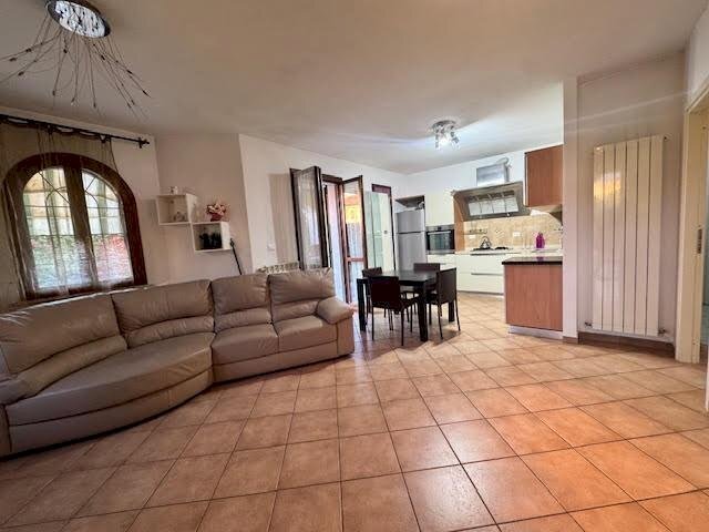 lu15.jpg - Quadrilocale Luni - foto 1