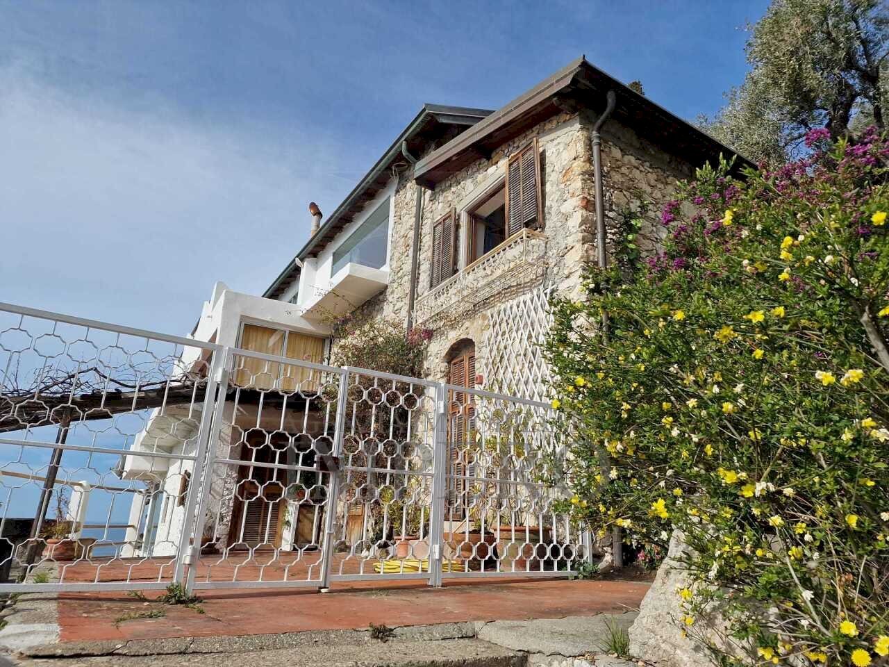 facciata esterna - Villa Corso Mentone 2, Ventimiglia - foto 1