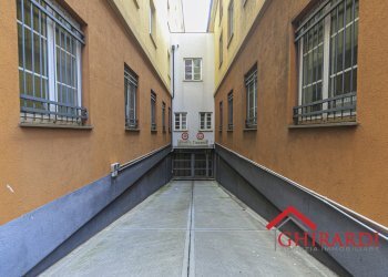 1.3 INGRESSO.jpg - Box Via Bombrini, Genova (zona Sampierdarena) - foto 6