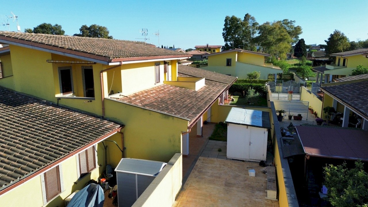 dji_fly_20260424_180024_144_1777281327331_photo_op - Independent house Viale Roma 210, Anzio - photo 1