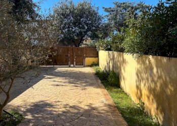 esterno1.jpg - Casa indipendente Viale Stella Marina 24, Anzio - foto 2