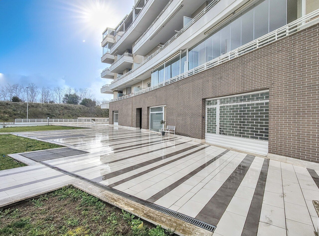 IMG_20250225_164418274_HDR~3.jpg - Commercial Premises Via alberto giolitti 53, Roma (neighborhood Mezzocammino) - photo 1