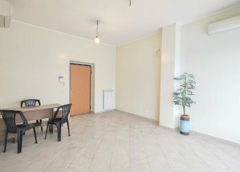 IMG_20250225_163947211~2.jpg - Locale Commerciale Via alberto giolitti 53, Roma (zona Mezzocammino) - foto 4