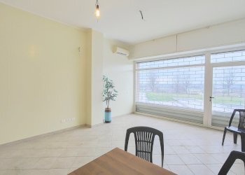 IMG_20250225_163930276_HDR~2.jpg - Locale Commerciale Via alberto giolitti 53, Roma (zona Mezzocammino) - foto 7