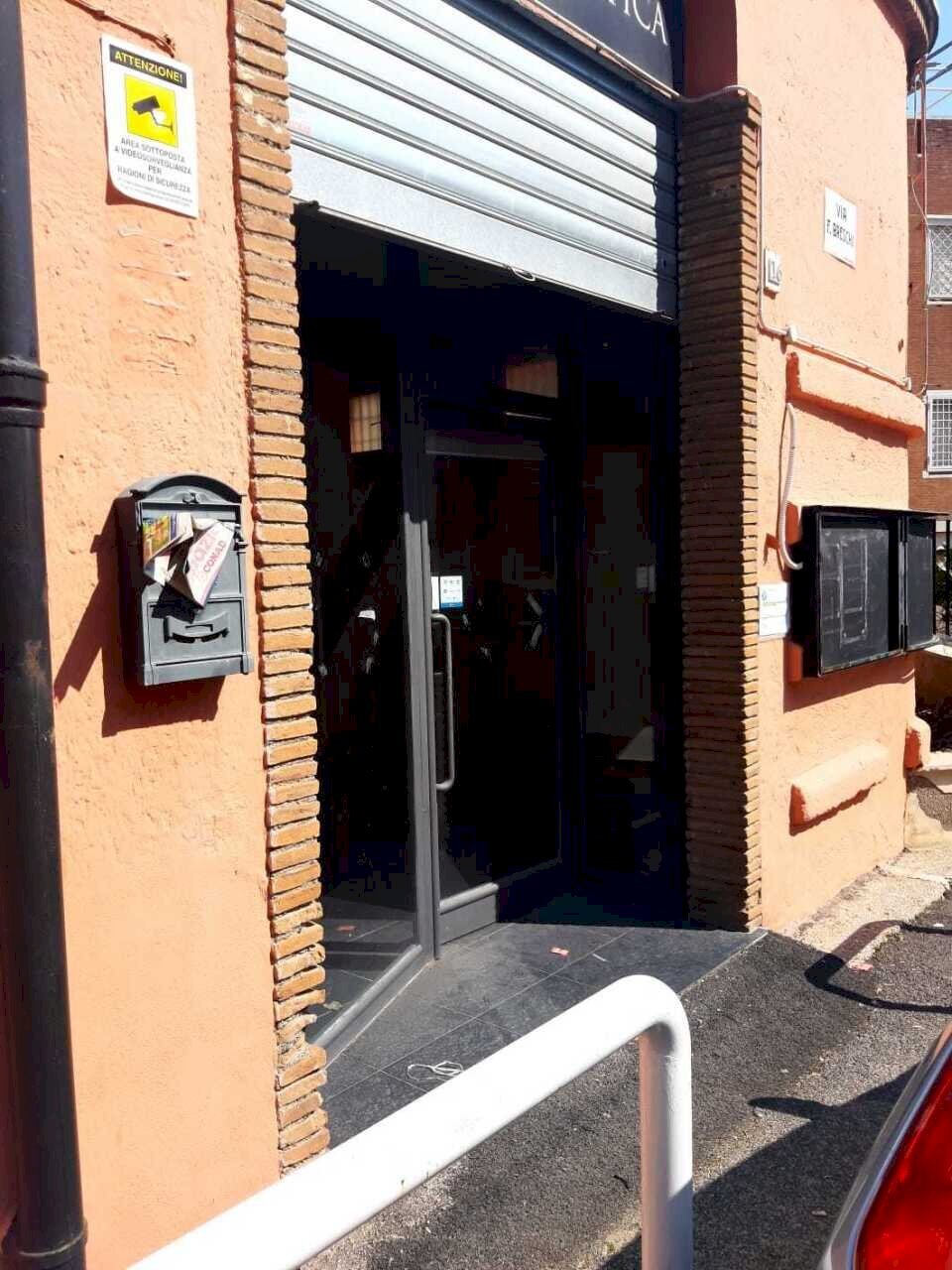 cd36574a-3fd1-4e96-a729-aa10165b1de8.jpg - Commercial Premises Via Francesco Breschi 2, Anzio - photo 2