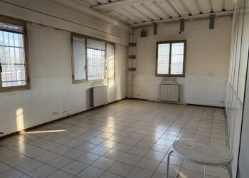 IMG_5742.jpeg - Laboratorio Via Sandro Cabassi 42/g, Modena (zona Circoscrizione 1) - foto 3