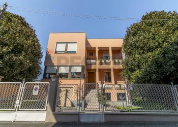 Villa Via Fratelli Cairoli, 8
Santhià, Santhià - foto 1
