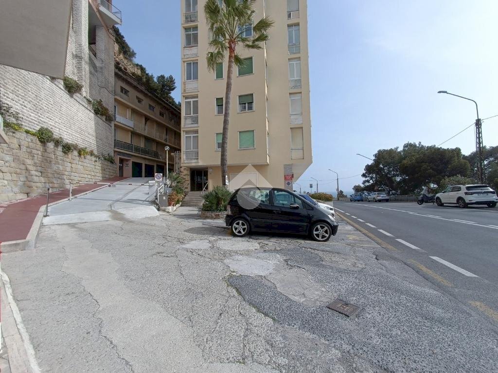 One-room apartment Corso Guglielmo Marconi, Sanremo - photo 1