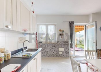 Casa indipendente Salita Inferiore Gambonia, 3a 
 Struppa, Genova (zona Struppa) - foto 4