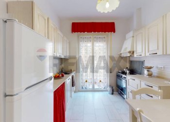 Bilocale Via Ponza, 9 
 Lagaccio, Genova (zona Lagaccio) - foto 1