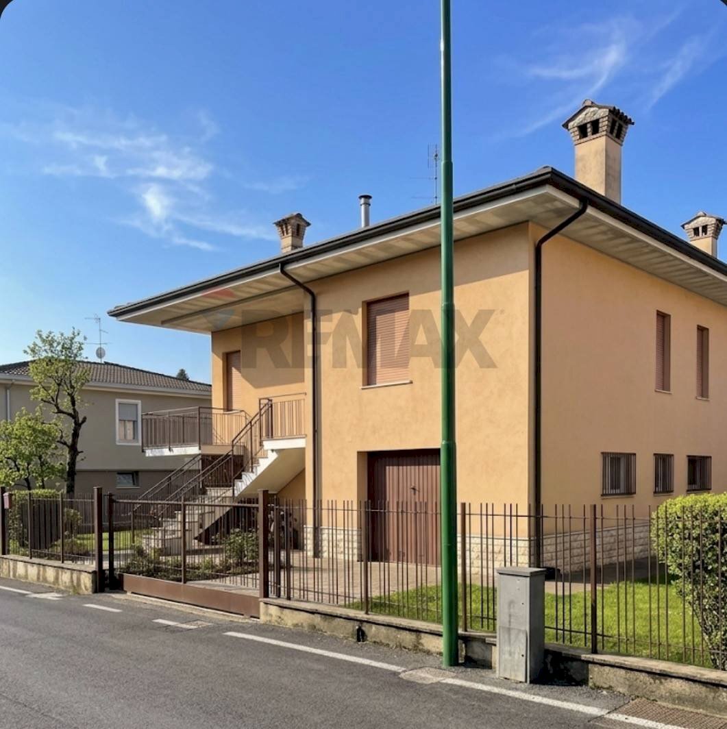 Casa indipendente Via IV Novembre, 7 
 Paitone, Paitone - foto 1