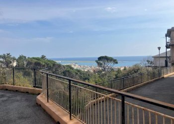 Bilocale Genova (zona Pegli) - foto 1