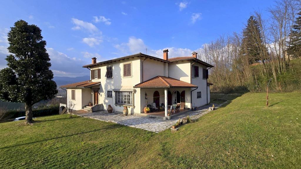 Villa Castelnuovo di Garfagnana - photo 1