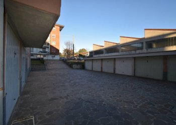 Foto 1 - Box Via San Mauro
 
3, Bernareggio - foto 1